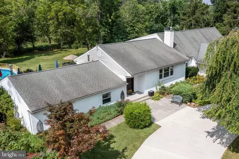 122 Grant Ave, Moorestown, NJ 08057