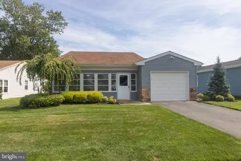 88 Huntington Dr, Southampton, NJ 08088