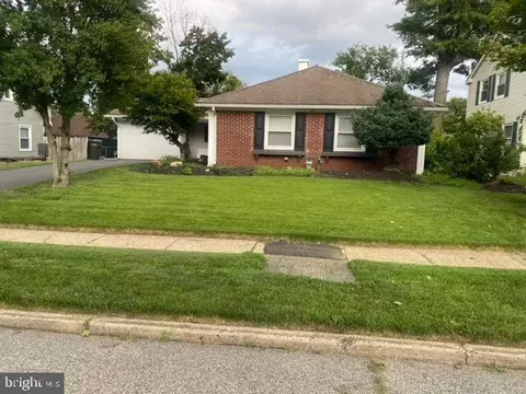 42 Petunia Ln, Willingboro, NJ 08046