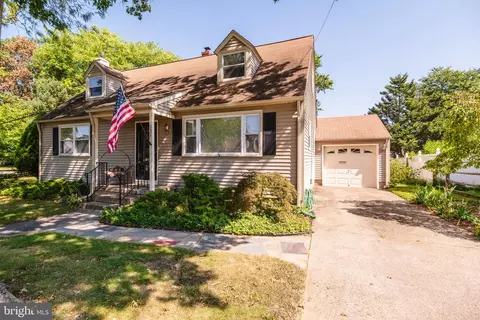 331 Temple Blvd, Palmyra, NJ 08065