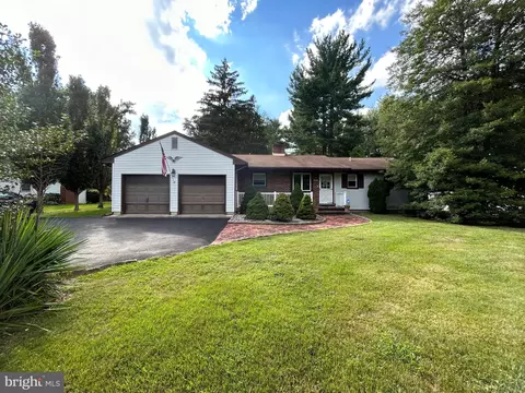 10 Taunton Rd, Medford, NJ 08055
