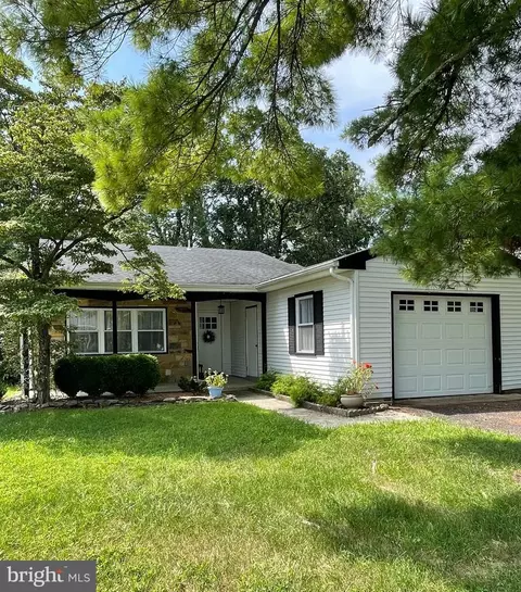53 Dorchester Dr, Southampton, NJ 08088