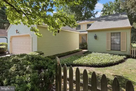 2 Westwood Ct, Medford, NJ 08055