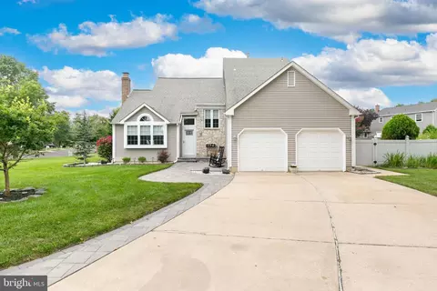 5 Durness Ct, Marlton, NJ 08053