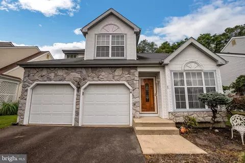 16 Winter Ln, Burlington, NJ 08016
