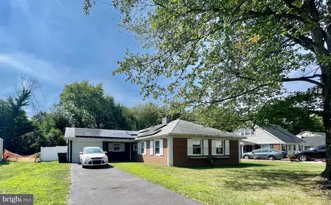 29 Millstone Ln, Willingboro, NJ 08046