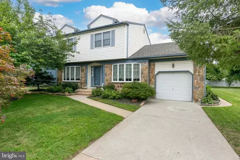 123 Meadow Ln, Marlton, NJ 08053