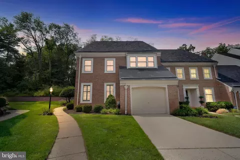 33 Foxwood Dr, Moorestown, NJ 08057