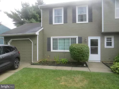 13 Deerfield Ct, Bordentown, NJ 08505
