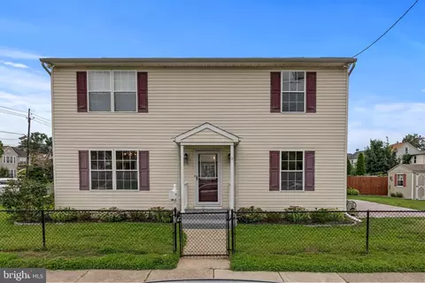 215 Chestnut St, Florence, NJ 08518