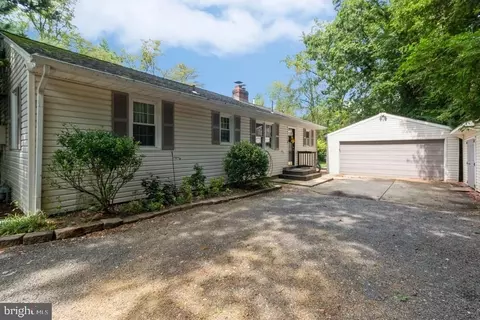 3 Elm Dr, Medford, NJ 08055