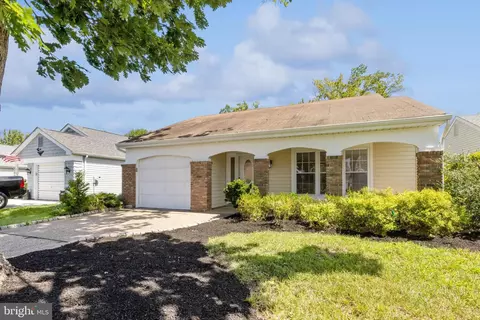 17 Finchley Ct, Southampton, NJ 08088