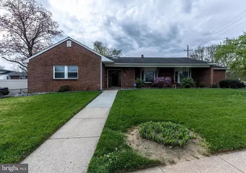 100 W 5th St, Burlington, NJ 08016