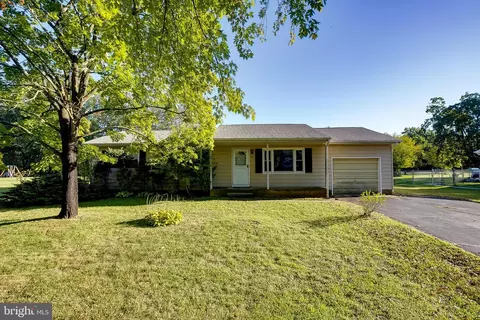24 Hanover Dr, Cookstown, NJ 08511