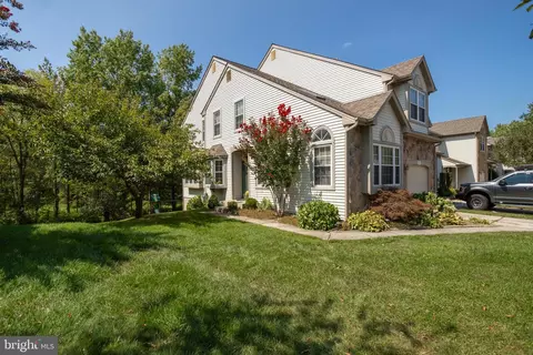 142 Sandhurst Dr, Mount Laurel, NJ 08054