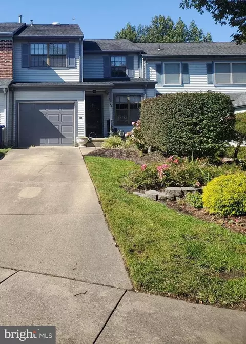123 Farnwood Rd, Mount Laurel, NJ 08054