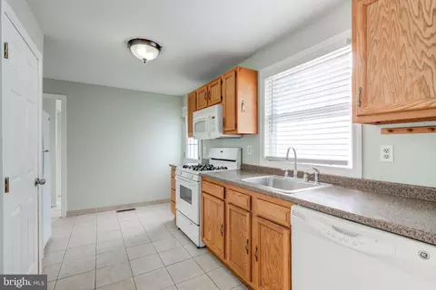 35 W Front St, Palmyra, NJ 08065 photo 12