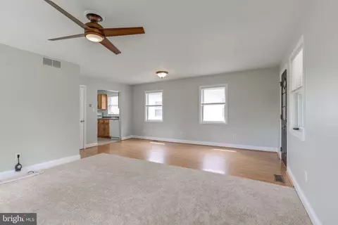 35 W Front St, Palmyra, NJ 08065 photo 8
