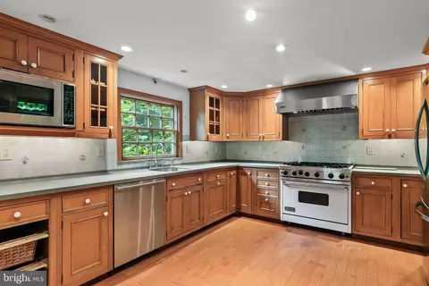 12 Ross St, Lumberton, NJ 08048