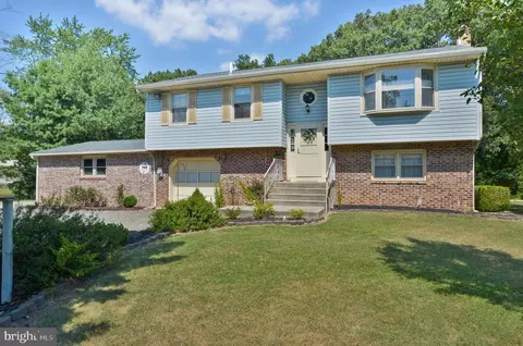 49 Hartford Rd, Delran, NJ 08075