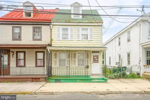 412 Saint Mary St, Burlington, NJ 08016