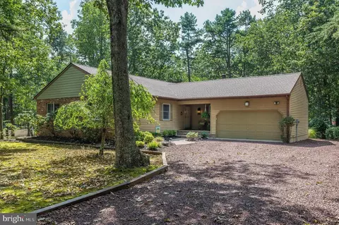 5 Kings Ct, Medford, NJ 08055