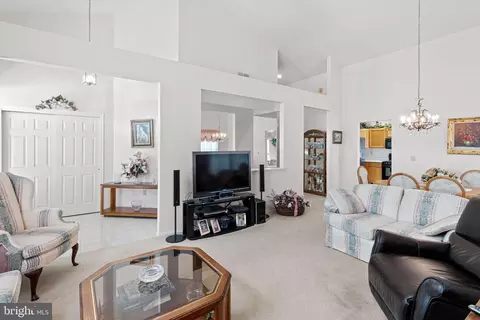 54 Cottage Ln E, Columbus, NJ 08022 photo 5