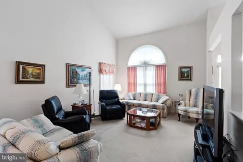 54 Cottage Ln E, Columbus, NJ 08022 photo 6