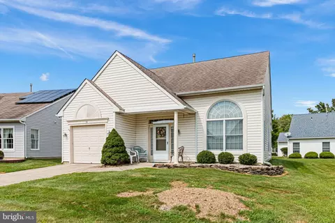 54 Cottage Ln E, Columbus, NJ 08022