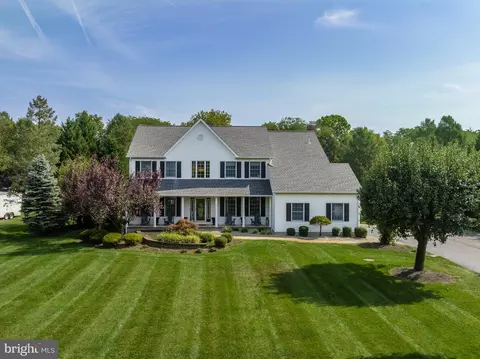7 Holly Dr, Columbus, NJ 08022