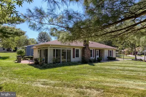 117 Hilltop Ct, Columbus, NJ 08022