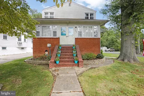 135 S Lenola Rd, Moorestown, NJ 08057