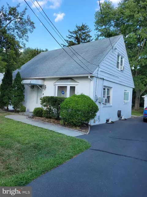 849 East Dr, Bordentown, NJ 08505