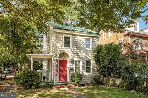 408 Howard St, Riverton, NJ 08077
