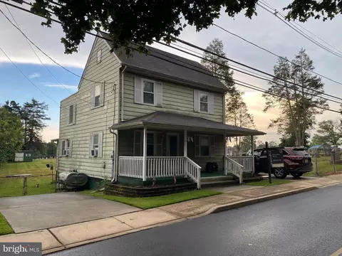 14 Schoolhouse Rd, Wrightstown, NJ 08562