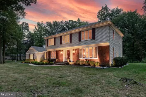 221 Laurel Ln, Mount Laurel, NJ 08054