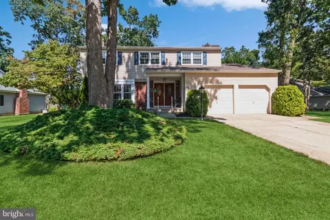 305 Candlewood Ln, Mount Laurel, NJ 08054