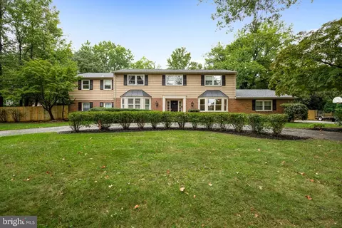 729 N Stanwick Rd, Moorestown, NJ 08057