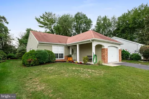 894 N Westminster Dr, Southampton, NJ 08088