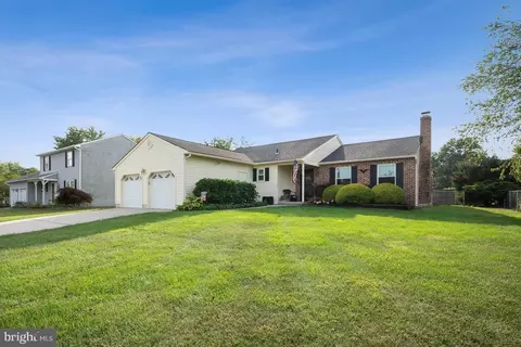 5 Lancaster Dr, Marlton, NJ 08053