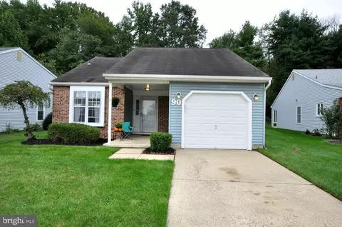 90 Bastian Dr, Mount Laurel, NJ 08054