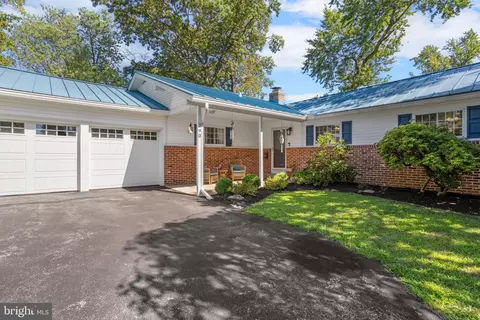 290 Locust Ln, Cinnaminson, NJ 08077
