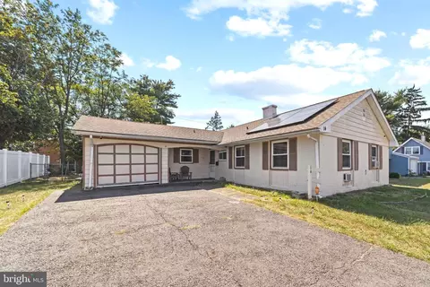 14 Buckeye Ln, Willingboro, NJ 08046