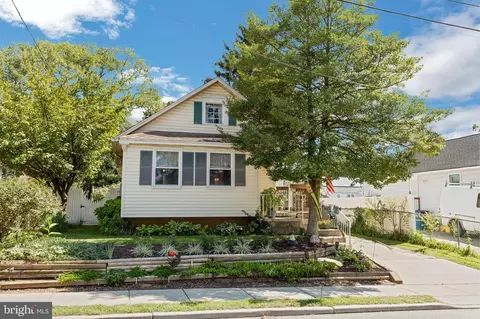 43 S Clinton Ave, Maple Shade, NJ 08052
