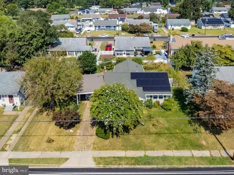 1055 Warren St, Beverly, NJ 08010