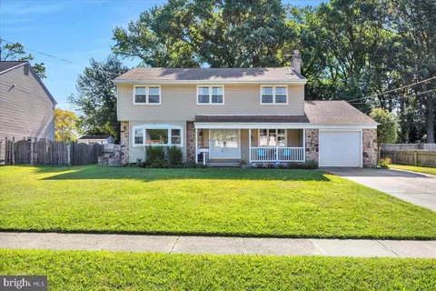 104 Heather Dr, Mount Laurel, NJ 08054