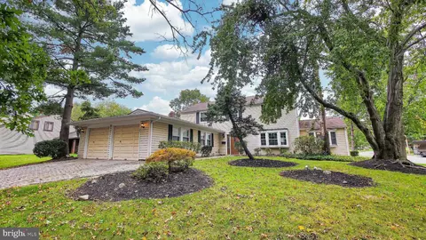 25 Palmetto Ave, Marlton, NJ 08053