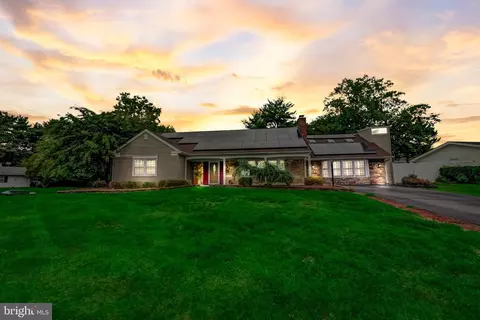 83 Country Club Rd, Willingboro, NJ 08046