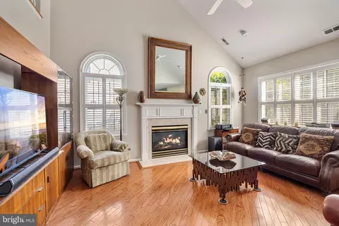 38 Lowell Dr, Marlton, NJ 08053