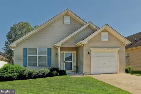 92 Warwick Way, Southampton, NJ 08088